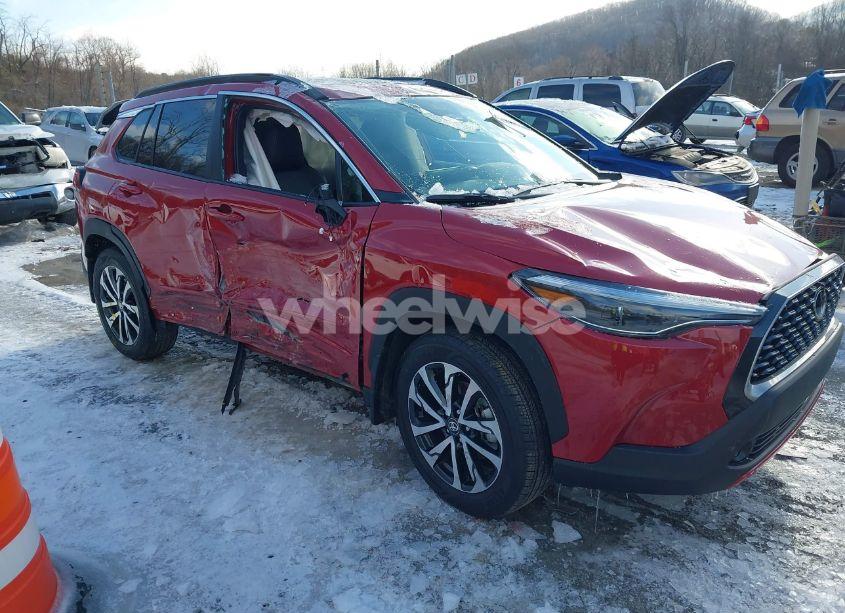 2024 Toyota Corolla CROSS XLE (VIN 7MUDAAAG3RV082354) main photo