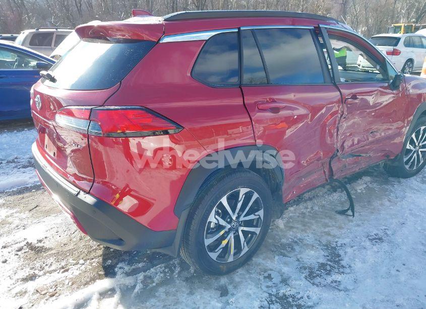 Photo 4 of 2024 Toyota Corolla CROSS XLE (VIN 7MUDAAAG3RV082354)