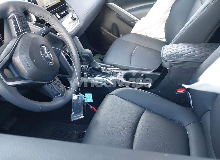 Photo 5 of 2024 Toyota Corolla CROSS XLE (VIN 7MUDAAAG3RV082354)