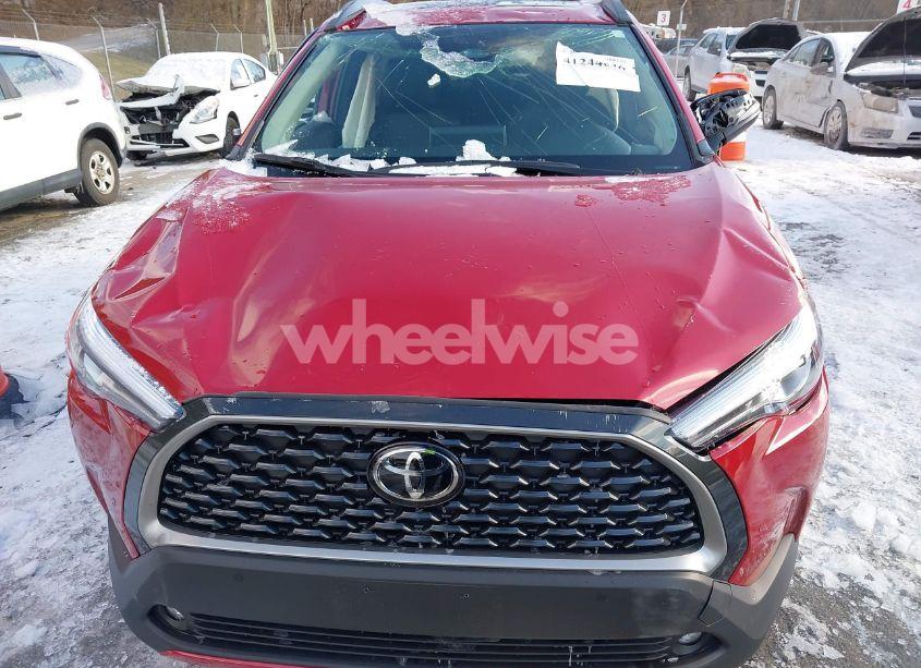 Photo 6 of 2024 Toyota Corolla CROSS XLE (VIN 7MUDAAAG3RV082354)