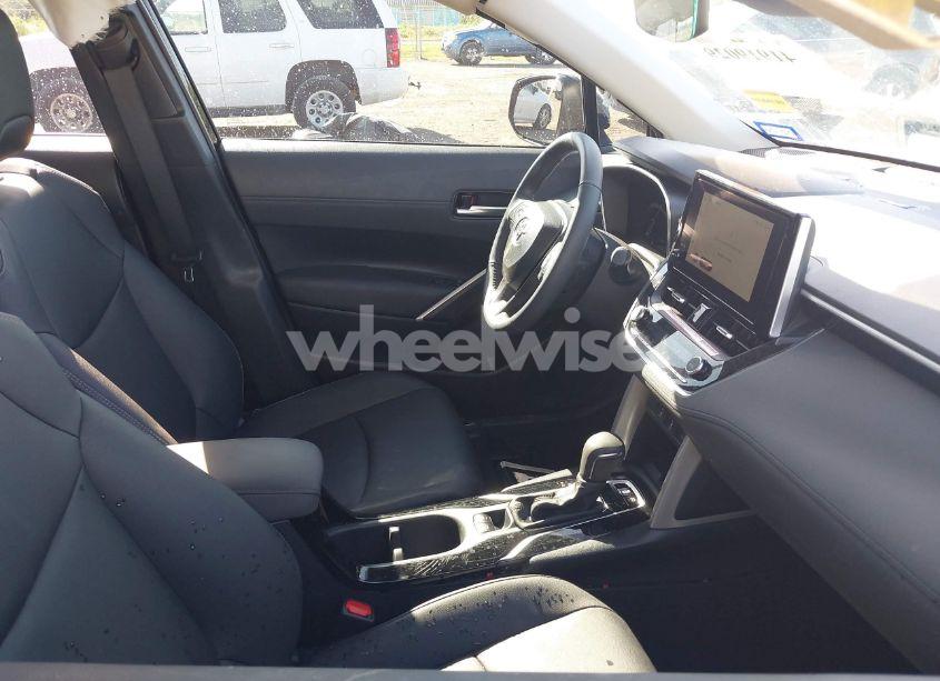 Photo 5 of 2024 Toyota Corolla CROSS XLE (VIN 7MUDAAAG3RV083617)