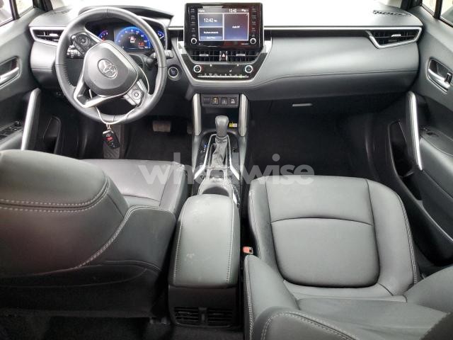 Photo 6 of 2022 TOYOTA COROLLA CROSS XLE (VIN 7MUDAAAG4NV010198)