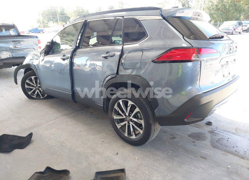 Photo 3 of 2023 Toyota Corolla CROSS XLE (VIN 7MUDAAAG4PV043088)