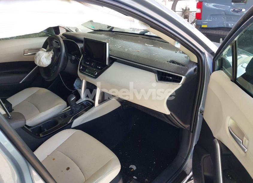 Photo 5 of 2023 Toyota Corolla CROSS XLE (VIN 7MUDAAAG4PV043088)