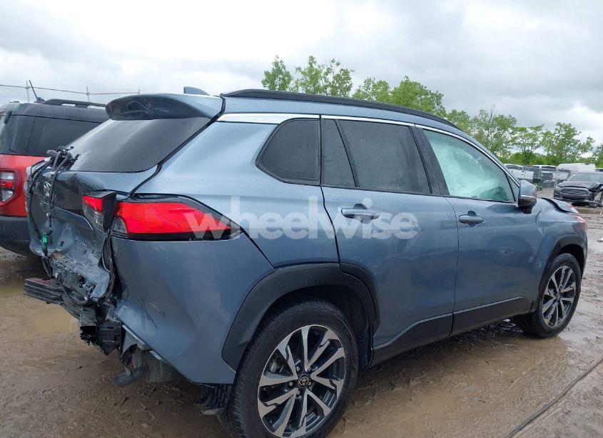 Photo 4 of 2023 Toyota Corolla CROSS XLE (VIN 7MUDAAAG4PV062515)