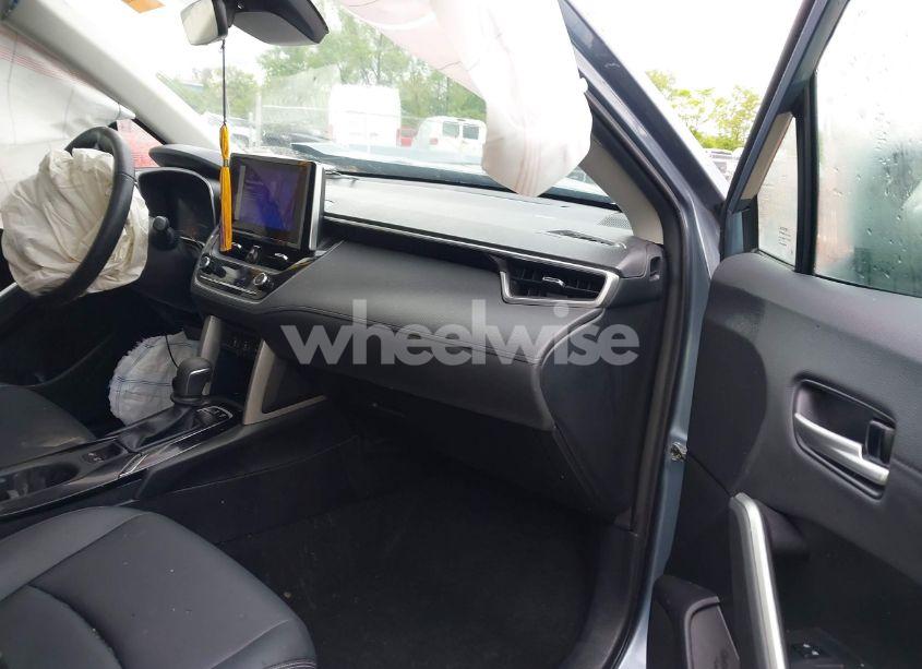 Photo 5 of 2023 Toyota Corolla CROSS XLE (VIN 7MUDAAAG4PV062515)