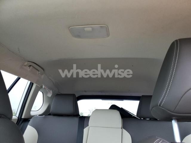 Photo 3 of 2023 TOYOTA COROLLA CROSS XLE (VIN 7MUDAAAG6PV071281)