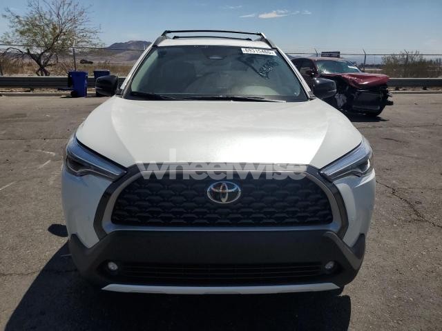 Photo 3 of 2025 TOYOTA COROLLA CROSS XLE (VIN 7MUDAAAG6SV144495)