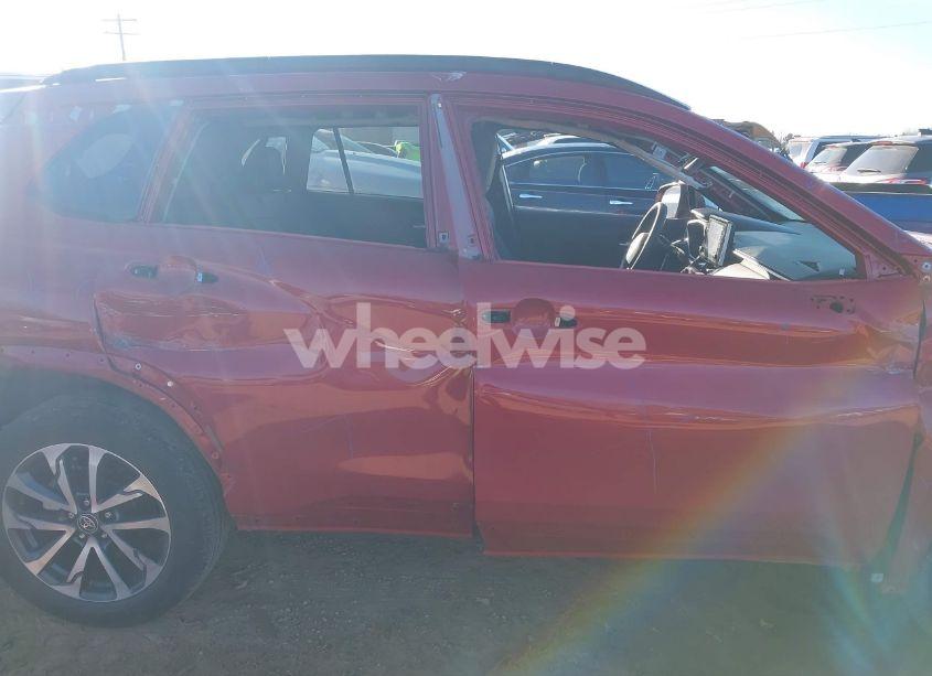 Photo 14 of 2022 Toyota Corolla CROSS XLE (VIN 7MUDAAAG7NV016352)