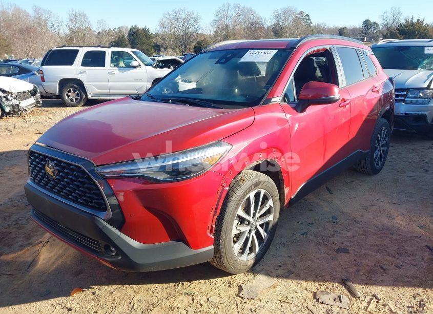 Photo 2 of 2022 Toyota Corolla CROSS XLE (VIN 7MUDAAAG7NV016352)