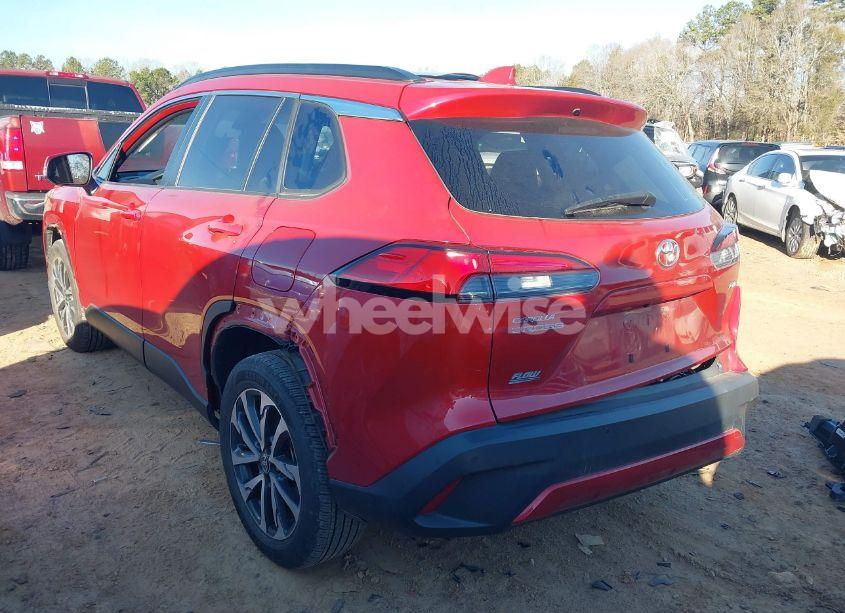 Photo 3 of 2022 Toyota Corolla CROSS XLE (VIN 7MUDAAAG7NV016352)