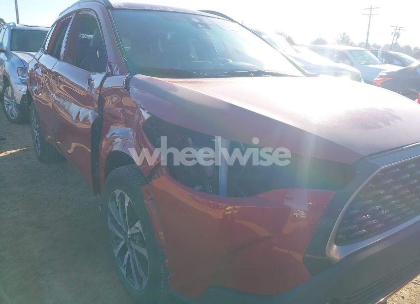 Photo 6 of 2022 Toyota Corolla CROSS XLE (VIN 7MUDAAAG7NV016352)