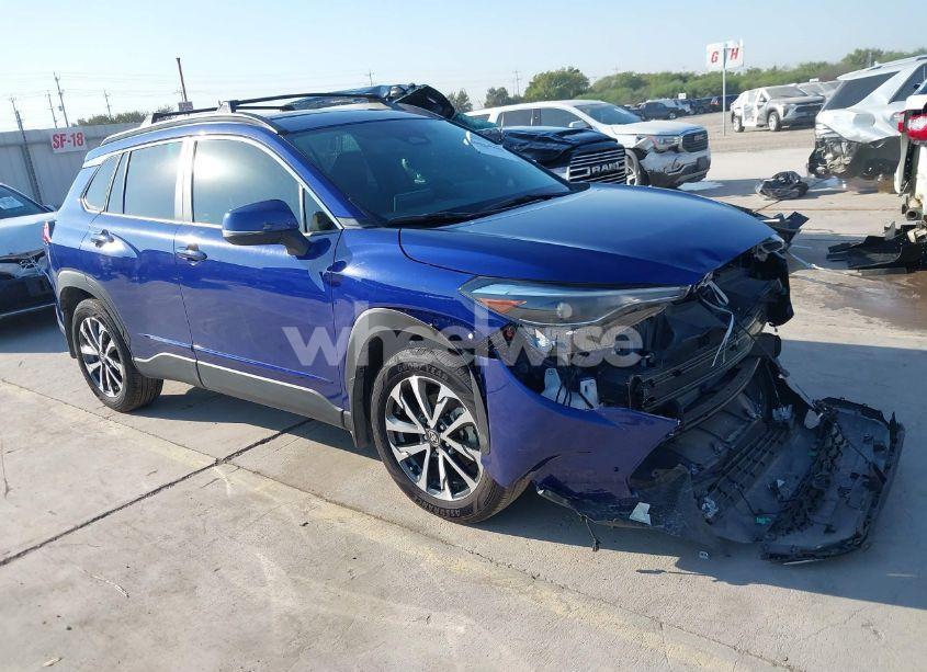 2024 Toyota Corolla CROSS XLE (VIN 7MUDAAAG7RV079506) main photo