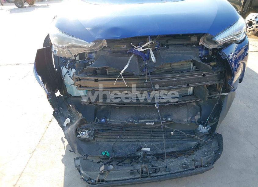 Photo 6 of 2024 Toyota Corolla CROSS XLE (VIN 7MUDAAAG7RV079506)