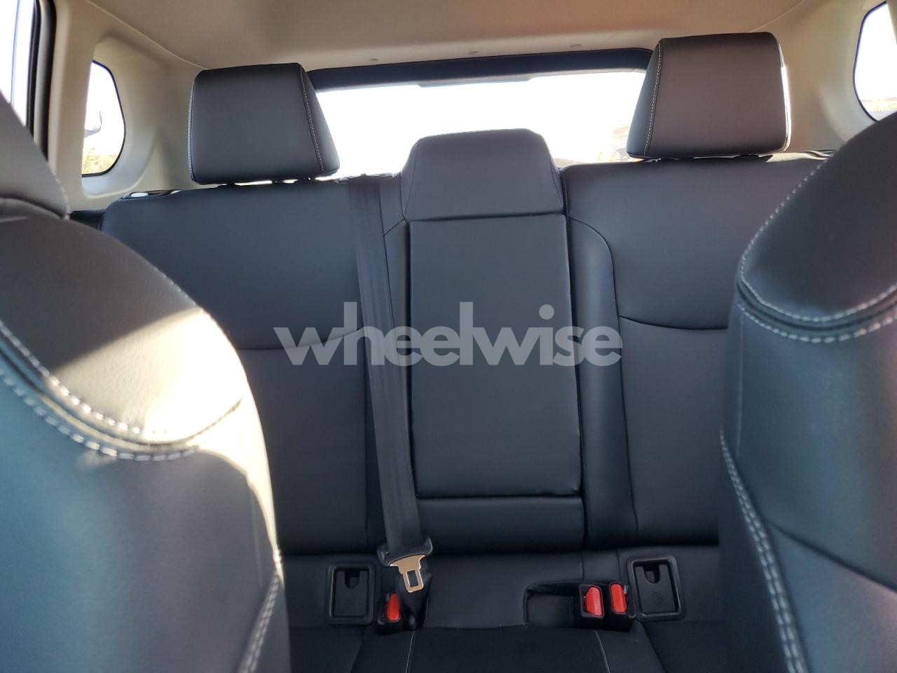 Photo 10 of 2024 TOYOTA COROLLA CROSS XLE (VIN 7MUDAAAG9RV111405)