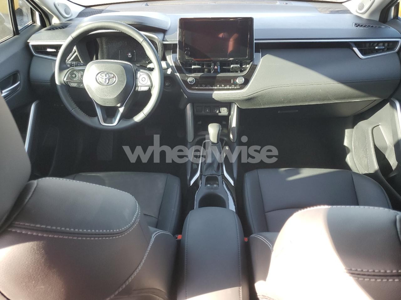 Photo 8 of 2024 TOYOTA COROLLA CROSS XLE (VIN 7MUDAAAG9RV111405)