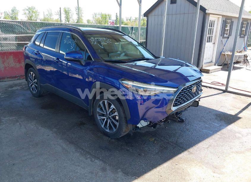 2022 Toyota Corolla CROSS XLE (VIN 7MUDAABG0NV004896) main photo