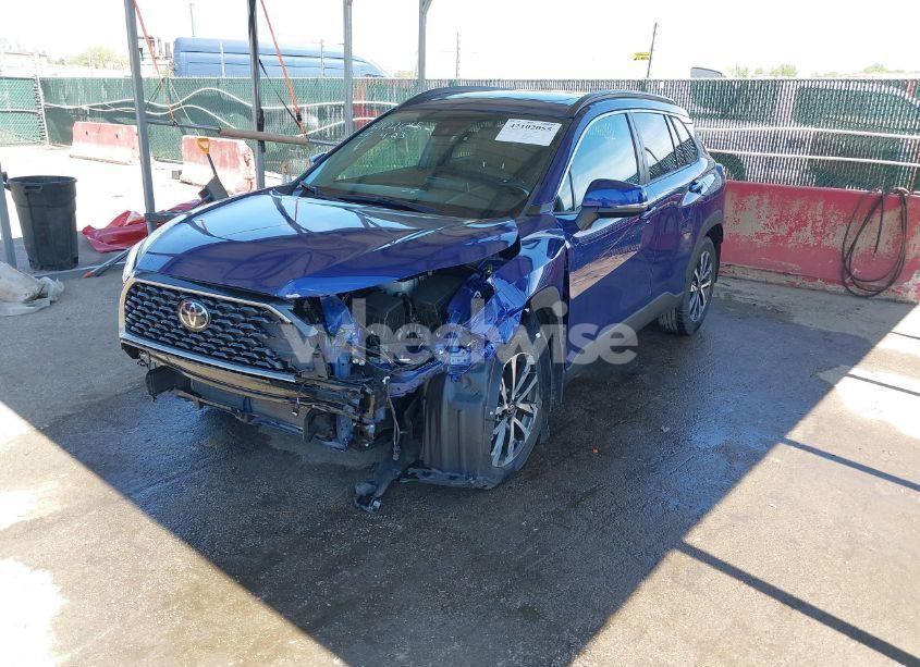 Photo 2 of 2022 Toyota Corolla CROSS XLE (VIN 7MUDAABG0NV004896)