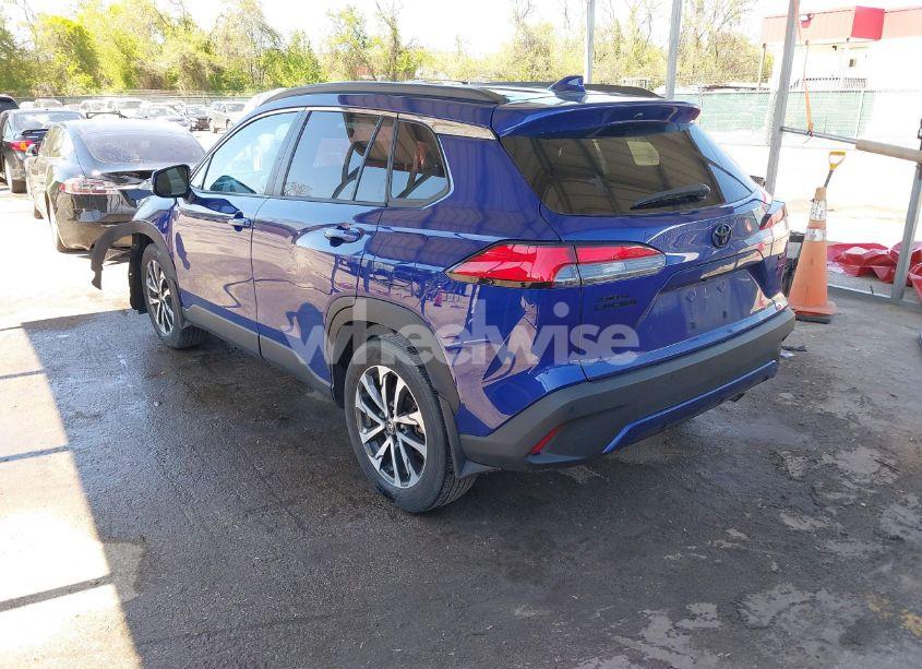 Photo 3 of 2022 Toyota Corolla CROSS XLE (VIN 7MUDAABG0NV004896)
