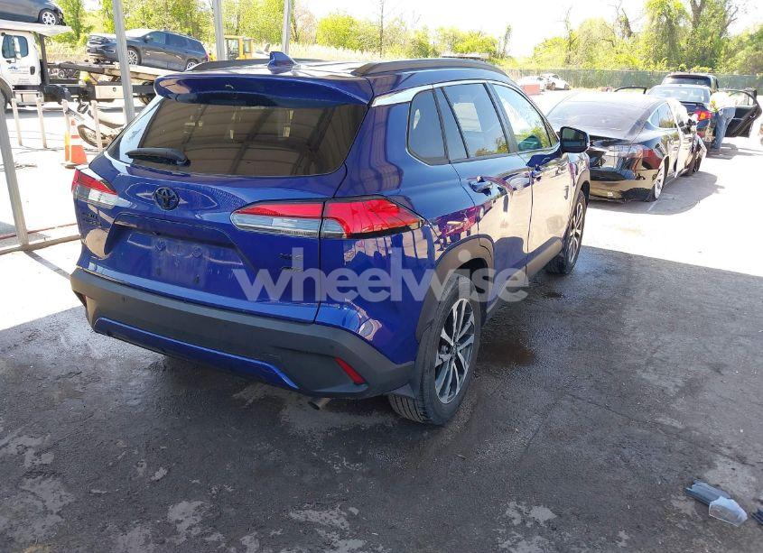 Photo 4 of 2022 Toyota Corolla CROSS XLE (VIN 7MUDAABG0NV004896)