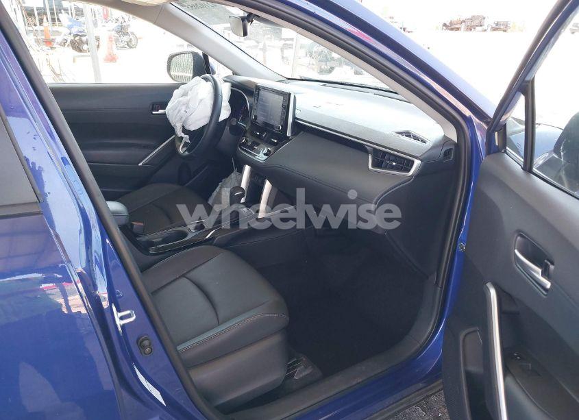 Photo 5 of 2022 Toyota Corolla CROSS XLE (VIN 7MUDAABG0NV004896)
