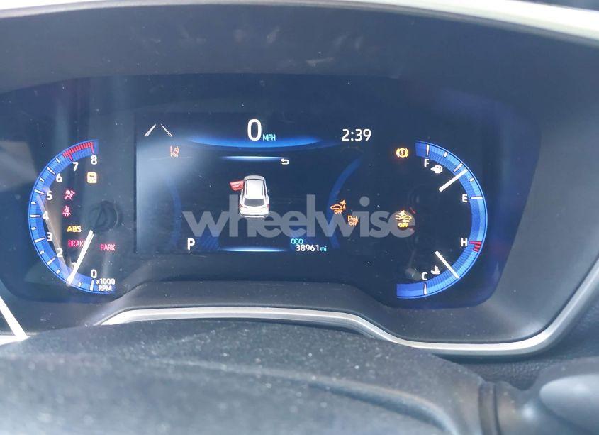 Photo 7 of 2022 Toyota Corolla CROSS XLE (VIN 7MUDAABG0NV004896)