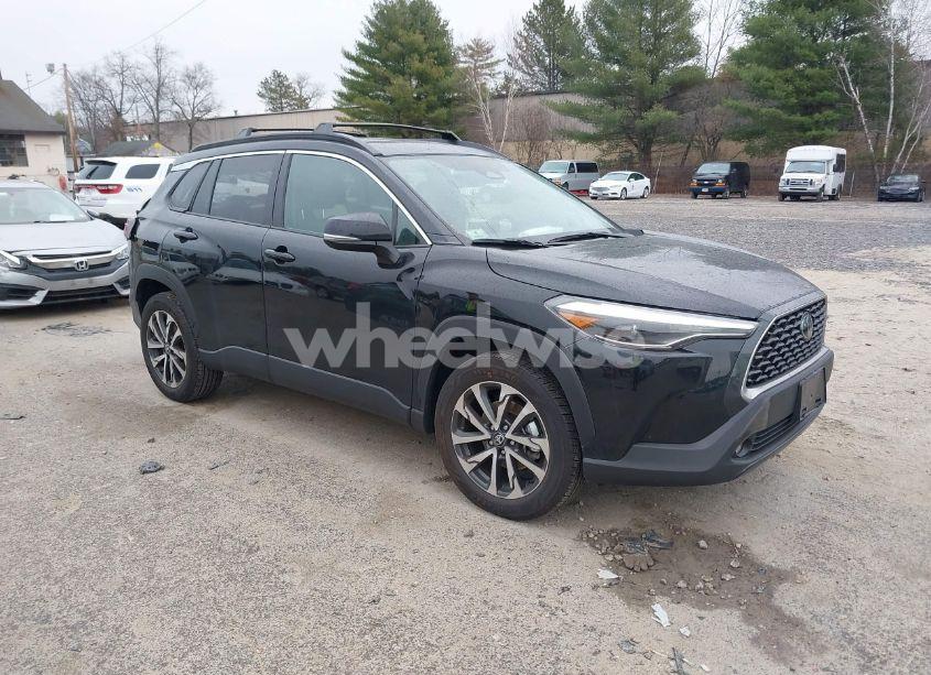 2024 Toyota Corolla CROSS XLE (VIN 7MUDAABG0RV095271) main photo