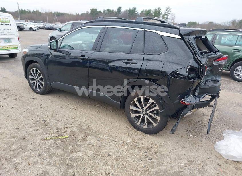 Photo 3 of 2024 Toyota Corolla CROSS XLE (VIN 7MUDAABG0RV095271)