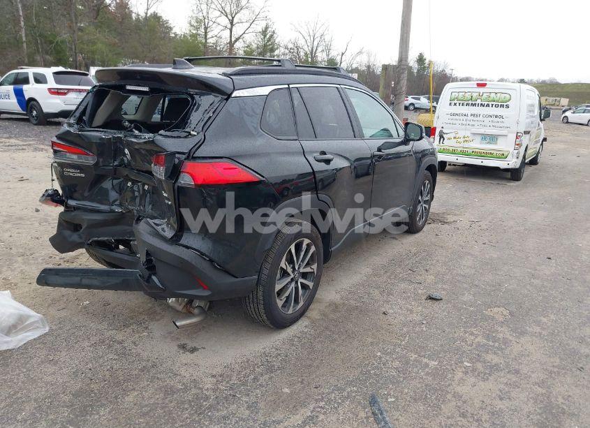 Photo 4 of 2024 Toyota Corolla CROSS XLE (VIN 7MUDAABG0RV095271)