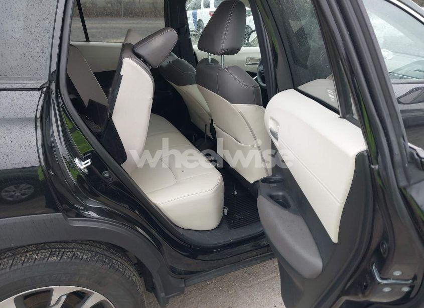 Photo 8 of 2024 Toyota Corolla CROSS XLE (VIN 7MUDAABG0RV095271)