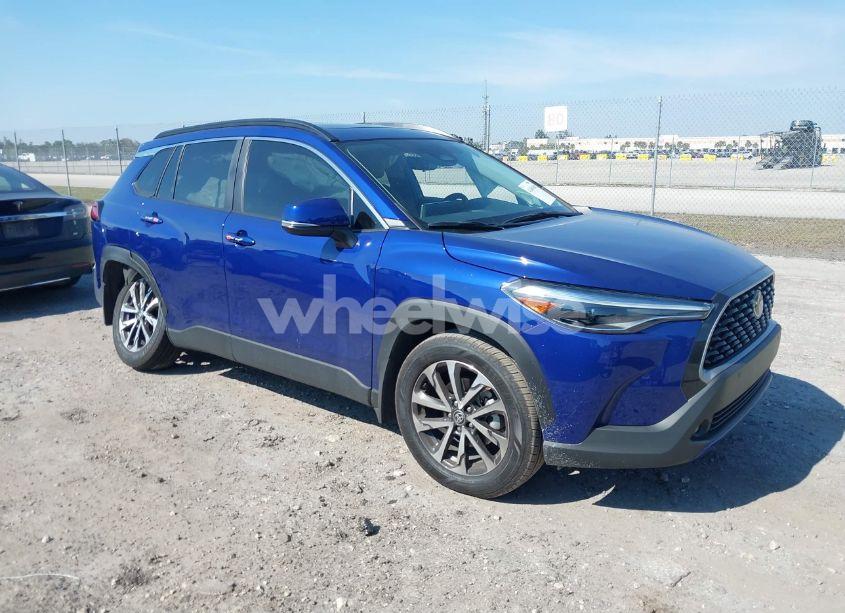 2024 Toyota Corolla CROSS XLE (VIN 7MUDAABG0RV102252) main photo