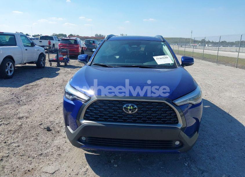 Photo 12 of 2024 Toyota Corolla CROSS XLE (VIN 7MUDAABG0RV102252)