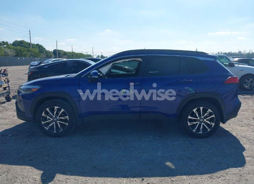 Photo 14 of 2024 Toyota Corolla CROSS XLE (VIN 7MUDAABG0RV102252)