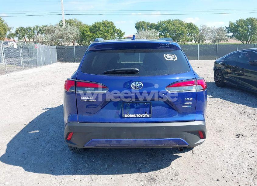 Photo 16 of 2024 Toyota Corolla CROSS XLE (VIN 7MUDAABG0RV102252)
