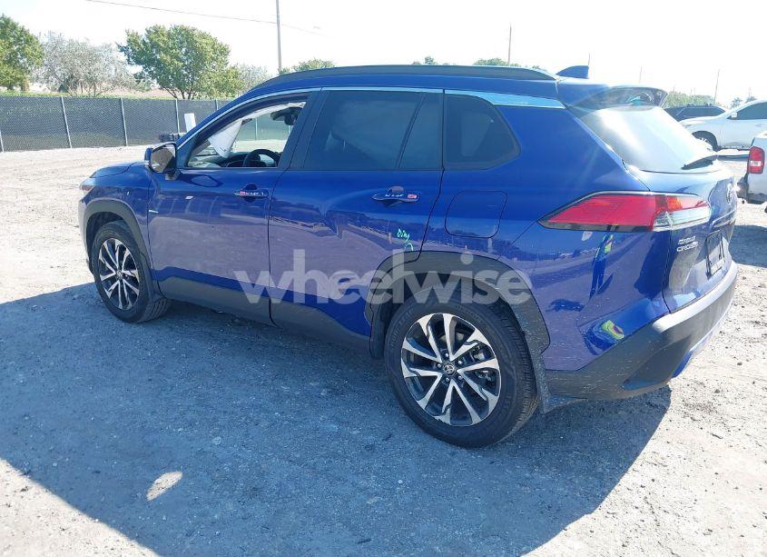 Photo 3 of 2024 Toyota Corolla CROSS XLE (VIN 7MUDAABG0RV102252)