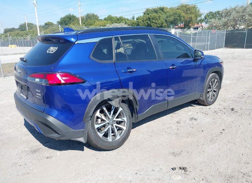 Photo 4 of 2024 Toyota Corolla CROSS XLE (VIN 7MUDAABG0RV102252)