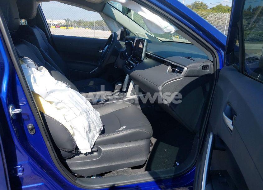 Photo 5 of 2024 Toyota Corolla CROSS XLE (VIN 7MUDAABG0RV102252)