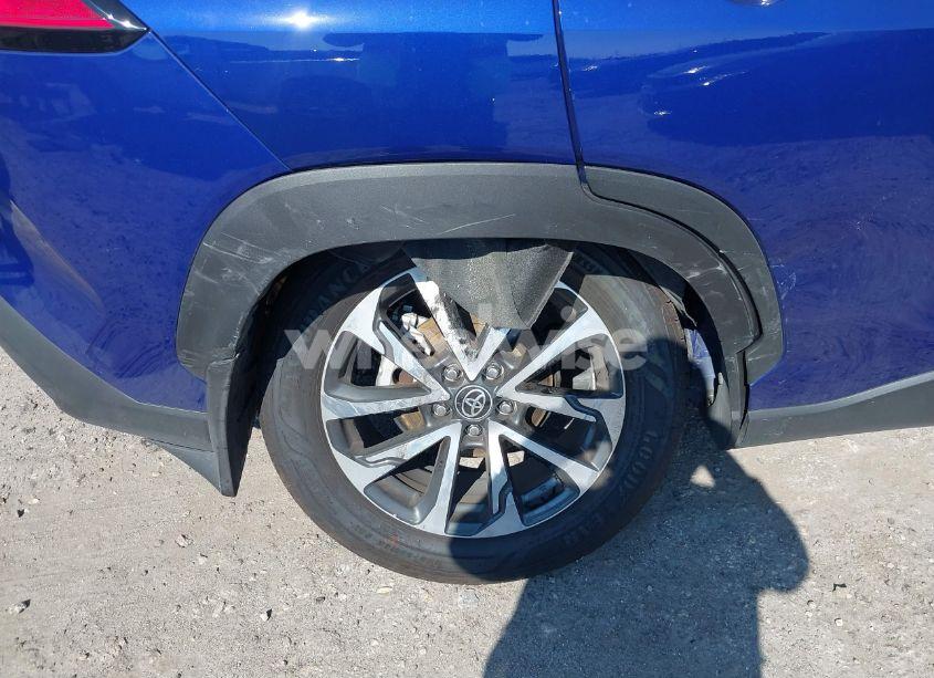 Photo 6 of 2024 Toyota Corolla CROSS XLE (VIN 7MUDAABG0RV102252)