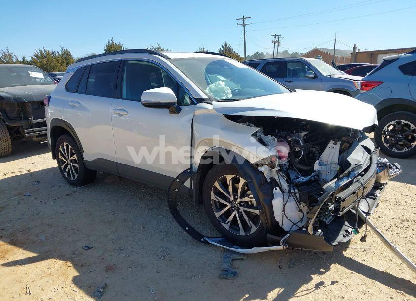 2024 Toyota Corolla CROSS XLE (VIN 7MUDAABG0RV103515) main photo
