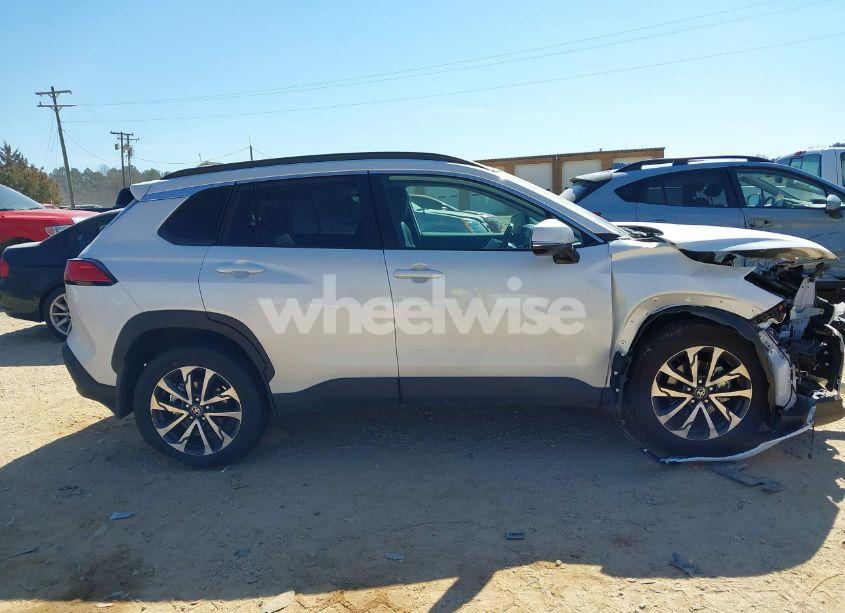 Photo 13 of 2024 Toyota Corolla CROSS XLE (VIN 7MUDAABG0RV103515)