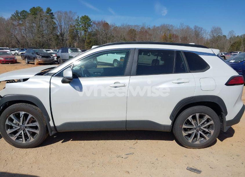 Photo 14 of 2024 Toyota Corolla CROSS XLE (VIN 7MUDAABG0RV103515)