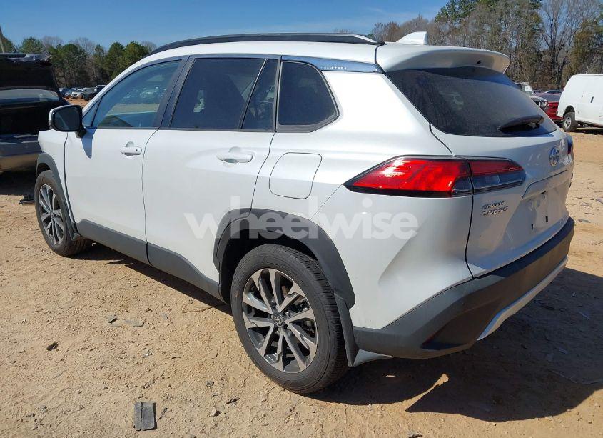 Photo 3 of 2024 Toyota Corolla CROSS XLE (VIN 7MUDAABG0RV103515)