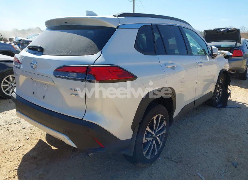 Photo 4 of 2024 Toyota Corolla CROSS XLE (VIN 7MUDAABG0RV103515)