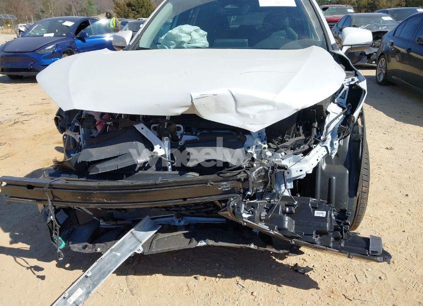 Photo 6 of 2024 Toyota Corolla CROSS XLE (VIN 7MUDAABG0RV103515)