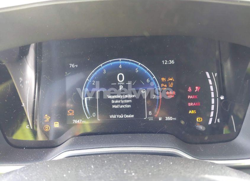 Photo 7 of 2024 Toyota Corolla CROSS XLE (VIN 7MUDAABG0RV103515)