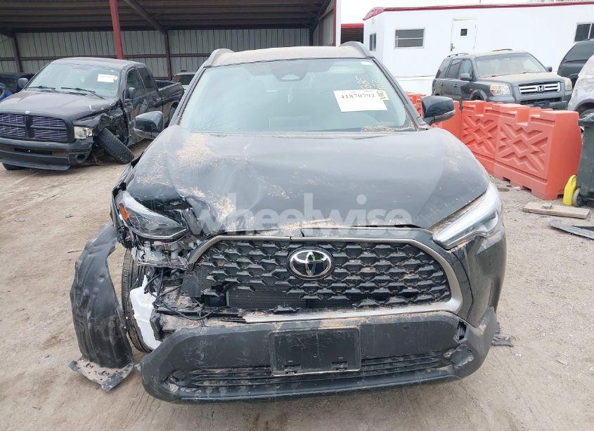 Photo 12 of 2025 Toyota Corolla CROSS XLE (VIN 7MUDAABG0SV121518)