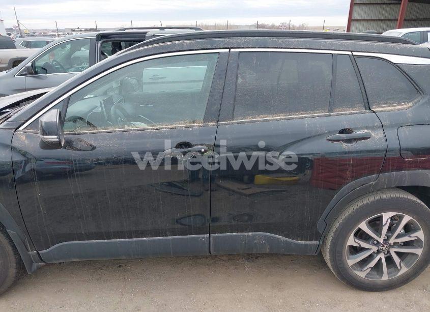 Photo 14 of 2025 Toyota Corolla CROSS XLE (VIN 7MUDAABG0SV121518)