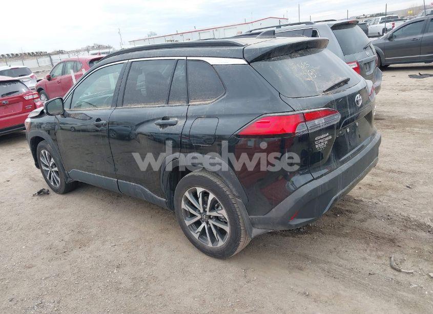 Photo 3 of 2025 Toyota Corolla CROSS XLE (VIN 7MUDAABG0SV121518)