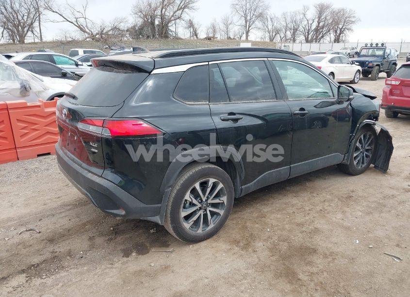 Photo 4 of 2025 Toyota Corolla CROSS XLE (VIN 7MUDAABG0SV121518)