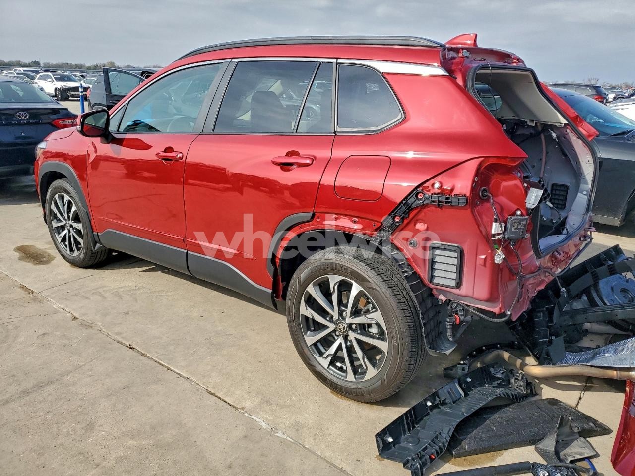 Photo 2 of 2024 TOYOTA COROLLA CROSS XLE (VIN 7MUDAABG1RV084070)